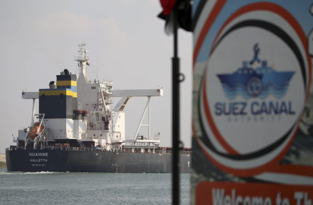 Po zvýšení poplatkov pre lode sa príjmy Suezského prieplavu dostali na rekordnú úroveň