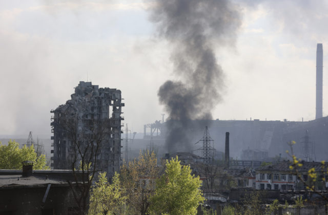 Ukrajinskí vojaci odrazili útok ruských okupantov v oceliarni Azovstaľ, napriek presile dokázali udržať poslednú baštu odporu