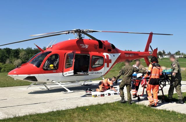 Záchranársky vrtuľník odviezol muža so strelným poranením, skončil v banskobystrickej nemocnici