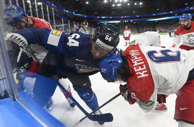 Kanada výsledkovo napodobnila Slovensko, Fínsko a Švajčiarsko po triumfoch vyhrali skupinu (video)