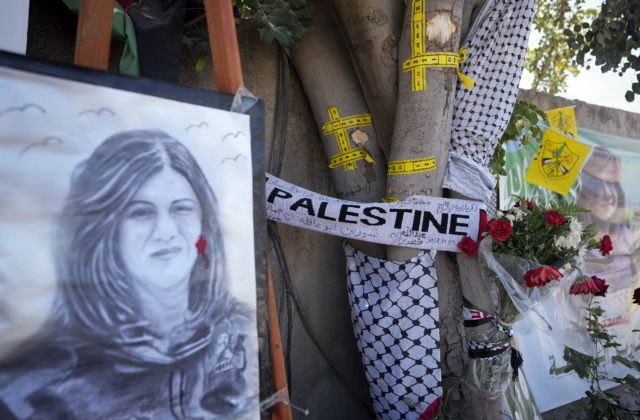 USA vyšetrujú zabitie palestínsko-americkej reportérky, Izrael to označil za vážnu chybu