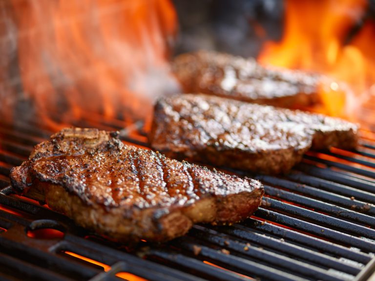 Ako si vybrať mäso na grilovačku online a nedoplatiť na kvalitu