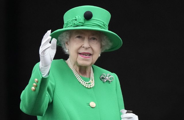 Kráľovná Alžbeta II. je druhou najdlhšie vládnucou panovníčkou v dejinách