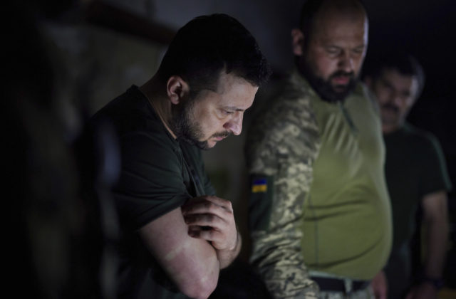 Ukrajinci utrpeli značné straty v bitke o Sjevjerodoneck. Potrebujeme protiraketové zbrane, odkázal Zelenskyj Západu (video)