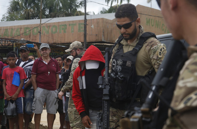 Polícia zatkla v prípade vraždy britského novinára v Amazónii už troch ľudí