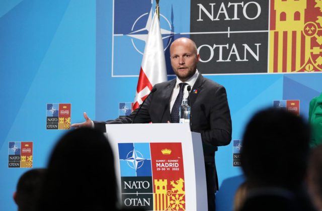 Putin útokom na Ukrajinu pomohol posilniť NATO a zároveň prispel k väčšej izolácii Ruska, tvrdí Naď
