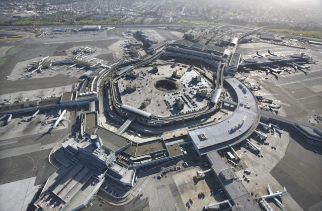 Terminál letiska v San Franciscu museli evakuovať, dôvodom bola nahlásená bomba