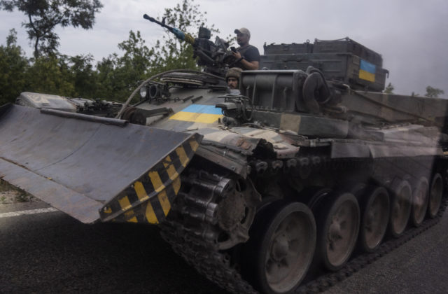 Ruskí vojaci sa napriek malej šanci pokúšajú o dobytie Charkovskej oblasti, Ukrajinci začnú útočiť na Krym
