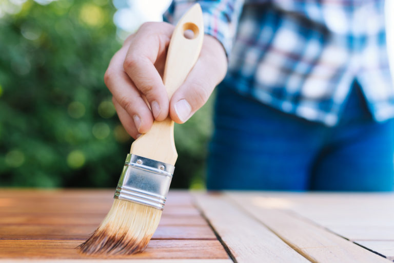 Najlepší spôsob čistenia a údržby dreveného záhradného nábytku