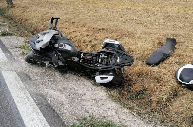 Nehoda za Myjavou sa stala osudnou pre 46-ročného muža na motocykli, so svojím strojom zišiel z cesty