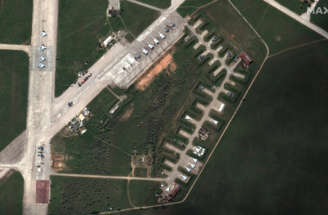 Rusi prišli o množstvo stíhačiek, na leteckej základni na Kryme došlo k masívnym výbuchom