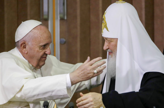 Slová pápeža Františka roztrhali podľa Kulebu ukrajinské srdce, ruský patriarcha Kirill s ním zrušil schôdzku
