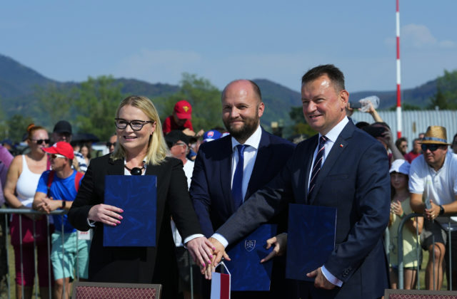 Slovensko podpísalo s Českom a Poľskom deklaráciu o ochrane vzdušného priestoru Slovenska, podľa Naďa to je veľký moment (video)