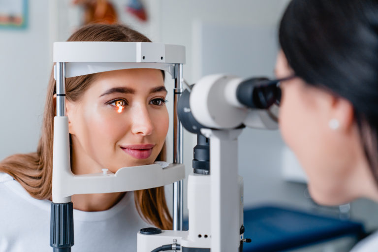 Vaše oči prezradia mnoho. Z vyšetrenia očí zistíte zle liečený diabetes či vysoký krvný tlak