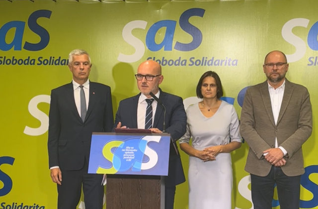 Stačilo, končíme, oznámil Sulík a zvyšní traja ministri SaS podali demisiu (video)