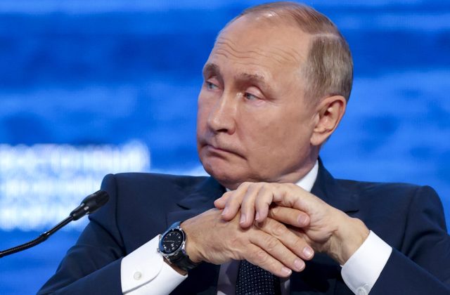 Poslanci z Petrohradu navrhujú obviniť Putina z vlastizrady, rozpútaním vojny na Ukrajine škodí Rusku