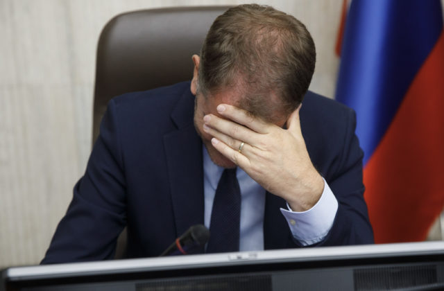 Opozícia na mimoriadnej schôdzi vyčíta Matovičovi jeho nemiestnú rétoriku a urážky názorových oponentov