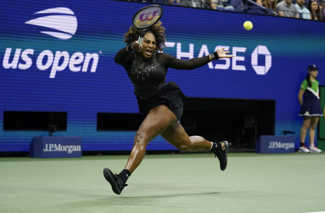 Serena Williamsová zvažuje odchod do športového dôchodku, sestra Venus ju však presviedča na pokračovanie