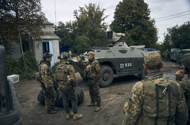 Ukrajinci si pripísali ďalší úspech, ruskú základňu v Chersonskej oblasti zrovnali so zemou