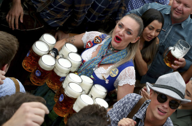 Po dvojročnej pandemickej prestávke opäť potečie v Mníchove pivo potokom, začne sa slávny Oktoberfest
