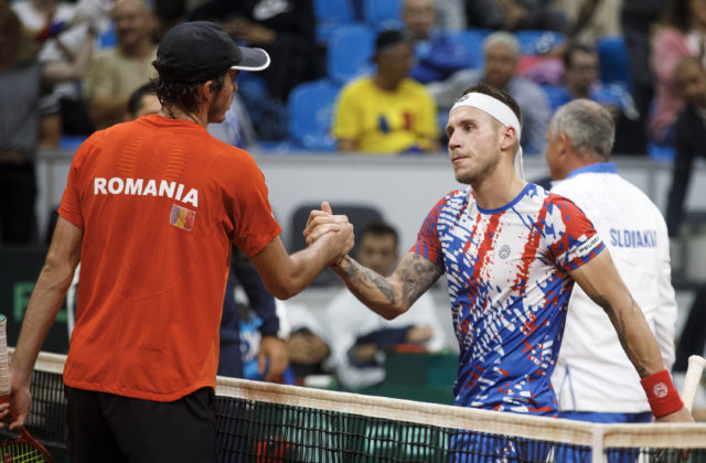 Slovenskí tenisti porazili Rumunov s vierou v postup na finálový turnaj na štvrtý pokus
