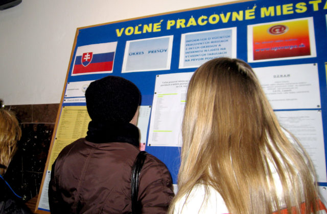 Miera nezamestnanosti na Slovensku klesá čoraz rýchlejšie, ministerstvo pomôže znevýhodneným aj absolventom