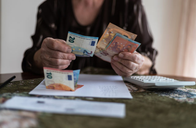 Penzisti v zahraničí sa musia preukázať „žitím“, inak môžu prísť o svoje slovenské dôchodky