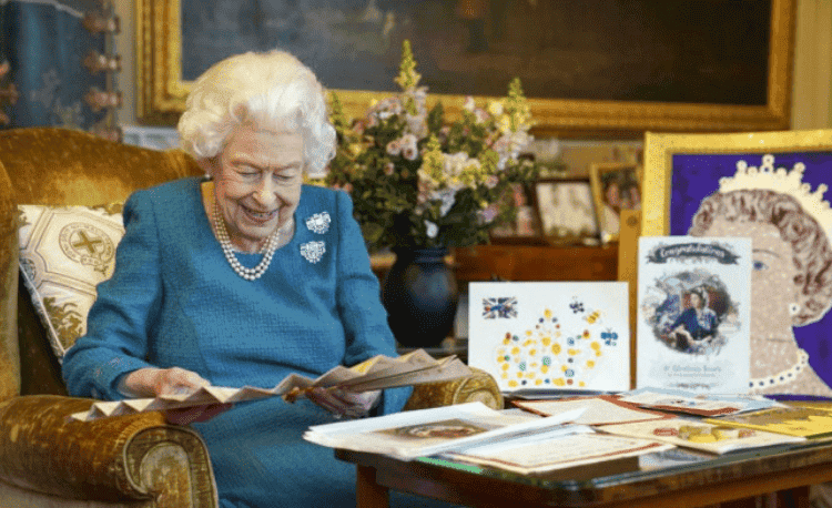 Vo veku 96 rokov dnes zomrela kráľovná Alžbeta II.