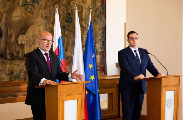 Káčer rokoval s českým ministrom Lipavským o vývoji situácie s migráciou, stretol sa aj s prezidentom Zemanom