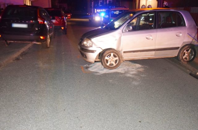 Opitý vodič zdemoloval dve odparkované autá, polícia mu v dychu namerala viac ako tri promile
