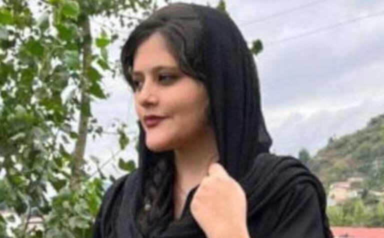 Smrť mladej Iránky dala do pozoru celý svet: Prehovoril jej otec, desivý odkaz