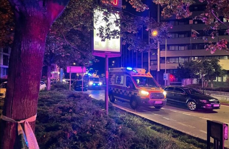 Veľká tragédia v Bratislave – opitý šofér narazil do zastávky MHD