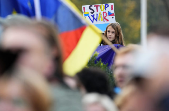 Polovica Slovákov neschvaľuje kroky EÚ v podpore Ukrajiny. Aký názor je v ostatných krajinách?