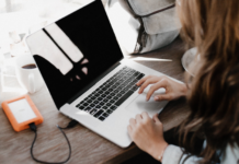 Dlhšia lehota na prístup k informáciám: Štátne inštitúcie môžu za rozsiahle vyhľadávanie pýtať peniaze