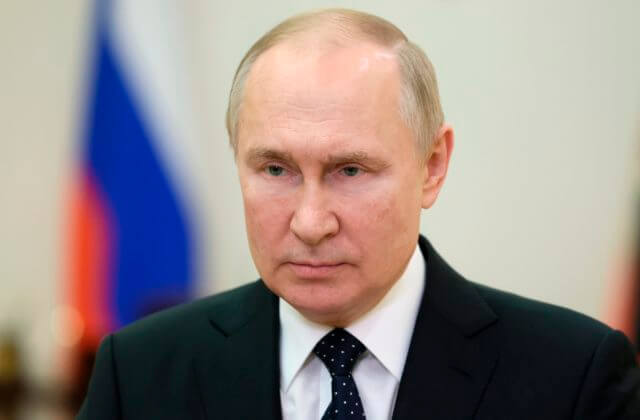 Putin sa ocitol v ťažkej situácii, bývalý riaditeľ CIA Petraeus vyzval na zvýšenie tlaku voči Rusku