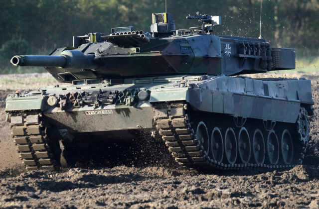 Nemecké tanky Leopard sa na Ukrajinu dostanú o približne tri mesiace, ostatné krajiny sú tiež ochotné pomôcť