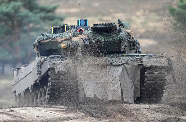 Výcvik na obsluhu tankov Leopard v Španielsku ukončili desiatky ukrajinských vojakov