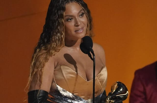 Trón Grammy obsadila Beyoncé a ziskom 32. ceny pokorila rekord, sošku si po prvý raz odniesla aj  trans žena (video+foto)
