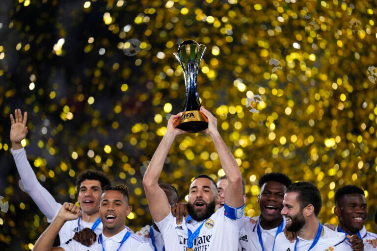 Real Madrid sa po ôsmy raz stal klubovým majstrom sveta, finálový triumf režíroval Brazílčan Júnior (video)