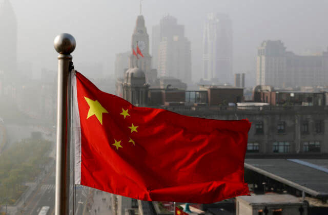 Čína pôžičkami tlačí desiatku krajín sveta ku kolapsu, v mnohých už odbila polnoc