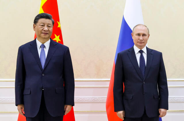 Čína prirovnala možné dodávky zbraní Rusku k americkej podpore Taiwanu. Absurdné, hovorí čínsky minister