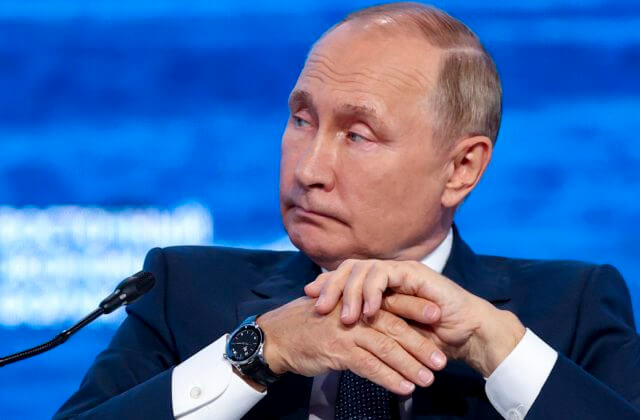 Putin uznal, že západné sankcie môžu mať na ruskú ekonomiku „skutočne negatívny vplyv“