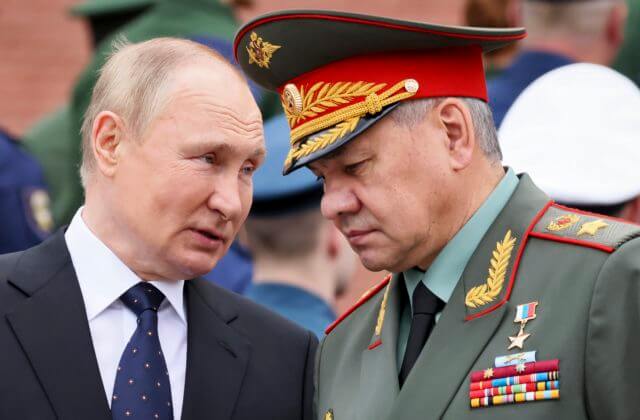 Požiadavky o muníciu sú splnené tak rýchlo, ako je to možné, reaguje Šojgu na kritiku blízkeho spojenca Putina