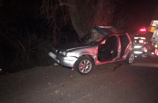 Trnavský kraj hlási už druhú tragickú dopravnú nehodu, len 17-ročný chlapec zrážku auta do stromu neprežil (foto) Trnavský kraj hlási už druhú tragickú dopravnú nehodu, len 17-ročný chlapec zrážku auta do stromu neprežil (foto)