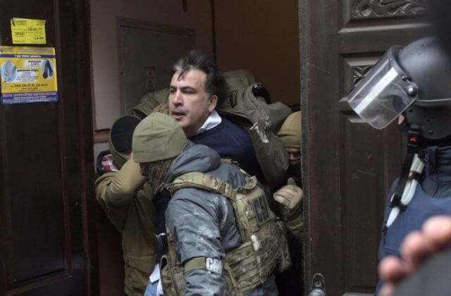 Gruzínskemu exprezidentovi Saakašvilimu vraj vo väzení zlyhávajú orgány a je „blízko smrti“