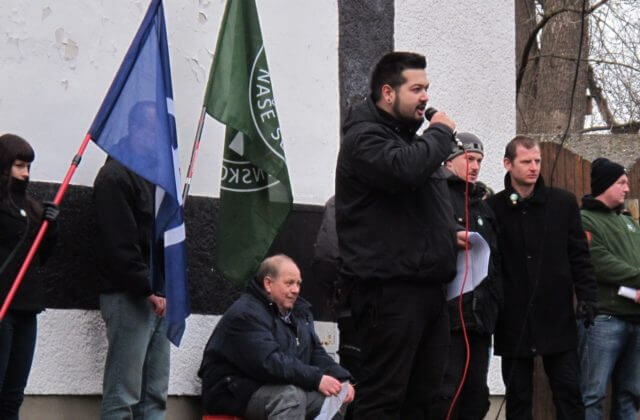Kolovrat nie je slovanský symbol, na súde so šéfom Slovenskej pospolitosti Škrabákom svedčil znalec na extrémizmus