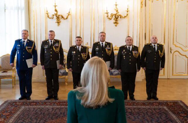 Prezidentka Čaputová povýšila šesť príslušníkov armády, preukázali odvahu aj odborné schopnosti (foto)