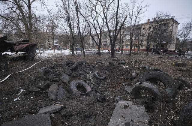 Najmenej dvaja civilisti prišli o život počas útoku Rusov na Kramatorsk, mali pritom použiť kazetovú muníciu