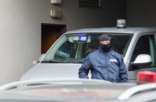Šesť obvinených z protidrogovej akcie Chikara 2 ide do väzby, v kauze figuruje aj policajný funkcionár