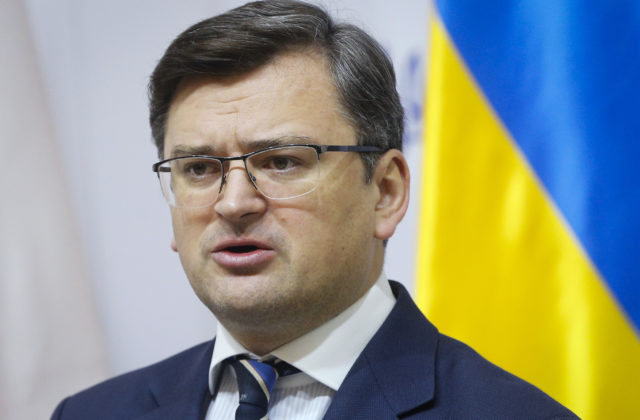 Minister zahraničných vecí Kuleba neskrýva frustráciu z meškajúceho plánu EÚ na obstaranie munície pre Ukrajinu